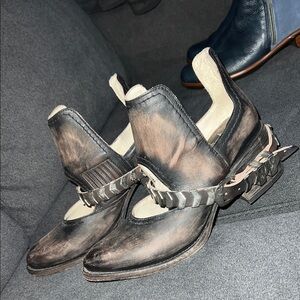 NWOT Freebird blade booties boots